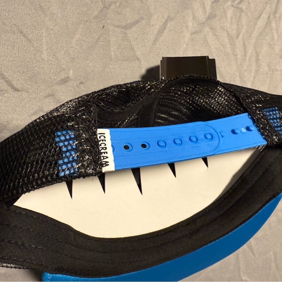 Black and Blue Graphic Trucker Hat - Picture 5 of 5